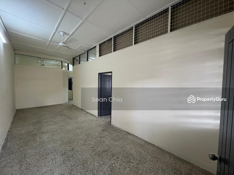 Untuk Dijual - Newly Refurbished 1sty House 20x80 4R2B Nearby Maybank Meru Klang